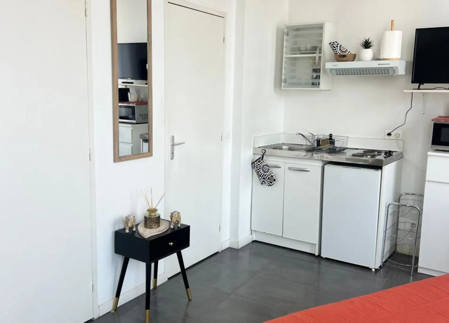Cosy Cannes Studio Apartment